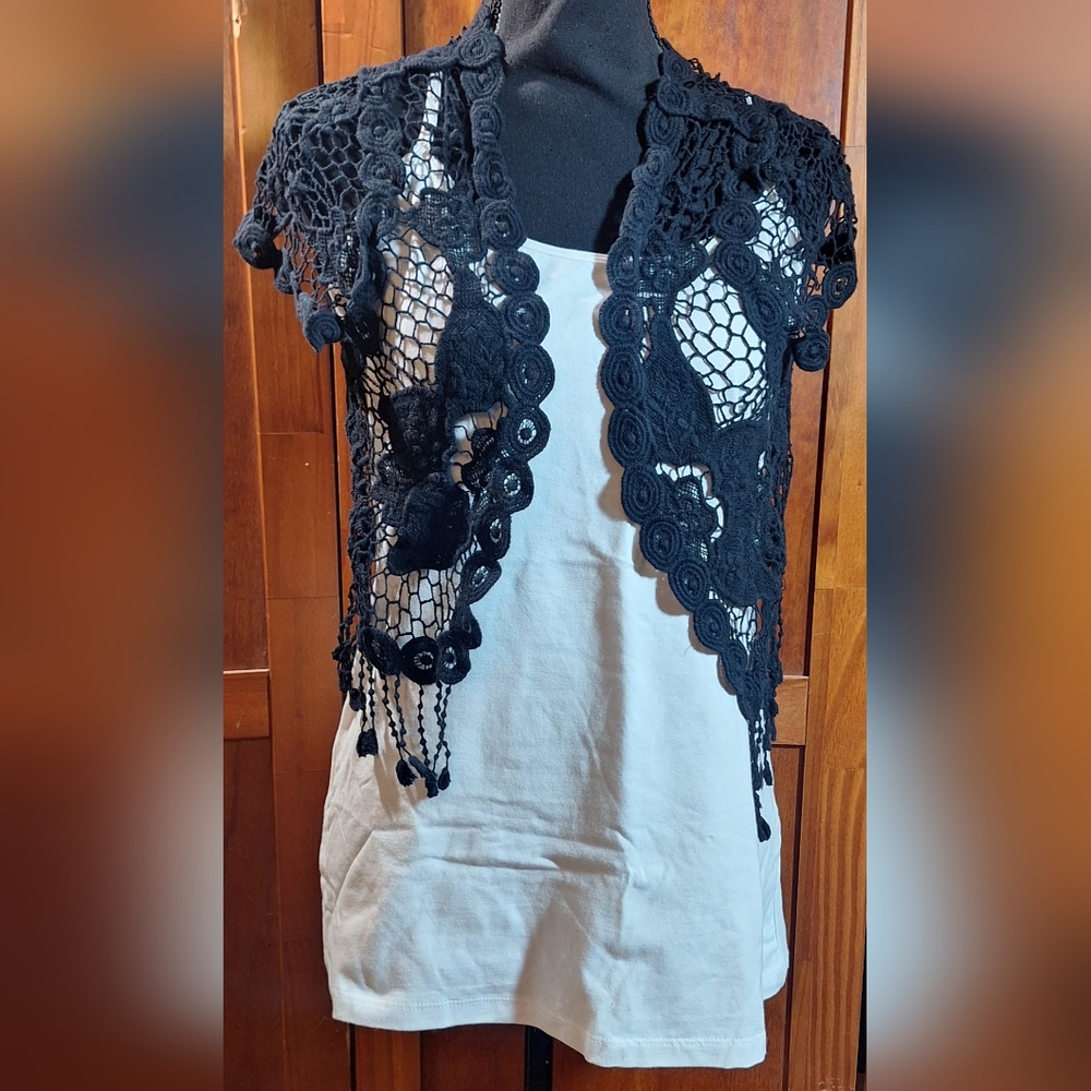 2-in-1 I'M IN LOVE WITH DEREK/SONOMA Crochet Lace Cardigan and Tank Top